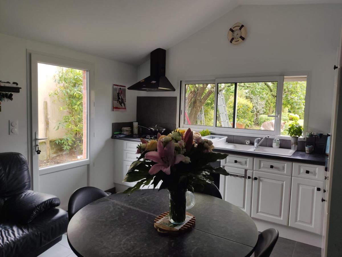 Maisonnette Cosy Bien Situee Dol-de-Bretagne Dış mekan fotoğraf